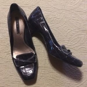 Bandolino crocodile print kitten heel pump